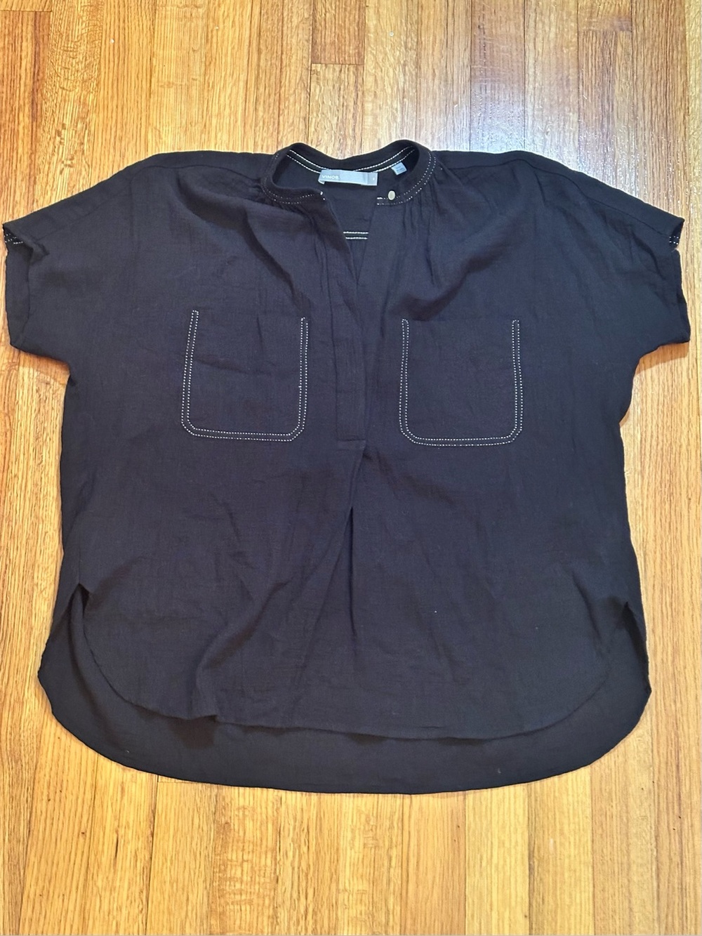Vince short-sleeve split-neck blouse size XSmall (j6)
